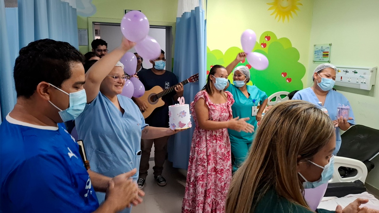 O projeto “Celebrar” realiza aniversários surpresas para pacientes de todos os setores, buscando oferecer momentos de alegria e descontração, especialmente para aqueles que passam seu aniversário internados.