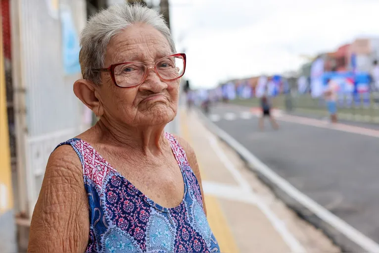 Dona Maria Piedade mora nas margens do canal da Gentil há 40 anos, e sonhava com uma obra que pudesse resolver os problemas causados pelos alagamentos.