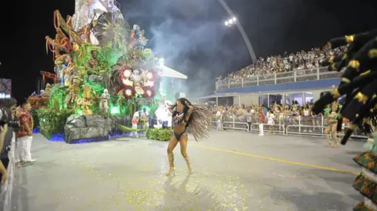 Escolas de SP realizam desfile; veja como foi o primeiro dia