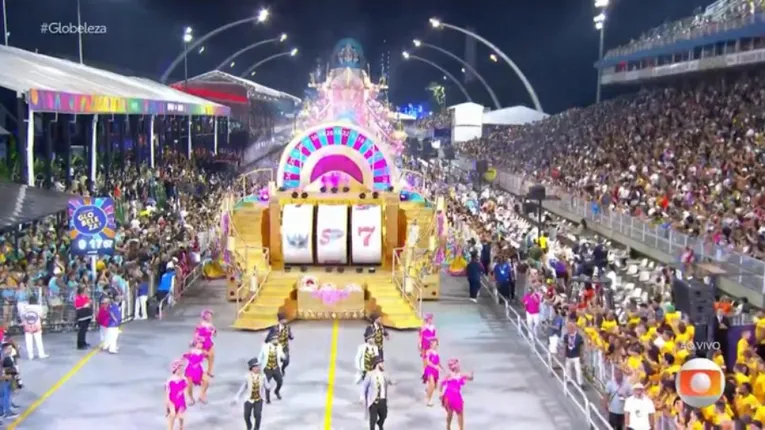 Escolas de SP realizam desfile; veja como foi o primeiro dia