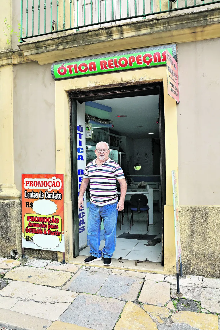 Inicialmente chamada de Rua do Passinho, a travessa teve seu nome modificado para Campos Sales