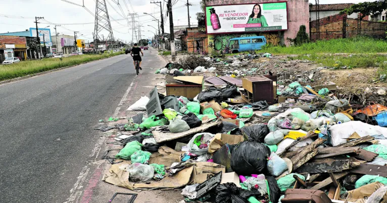 Falta de pagamento tem provocado um caos no lixo de Ananindeua.