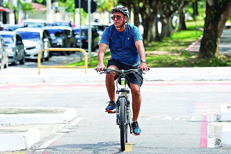 O autônomo Edgar Tenorio, 62, compartilha como o ciclismo transformou sua vida