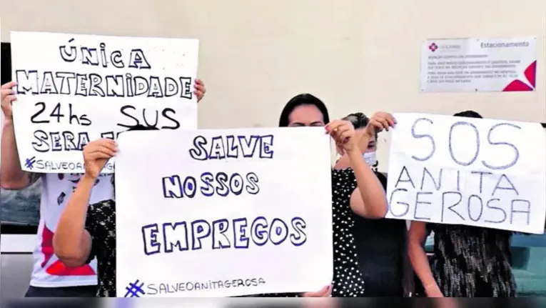 Servidores e usuários protestam contra a suspensão dos serviços maternos no Hospital Anita Gerosa