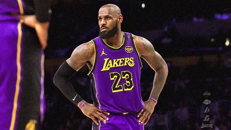 Papai LeBron em modo LeBrão Ladrão Roubou Meu Coração.