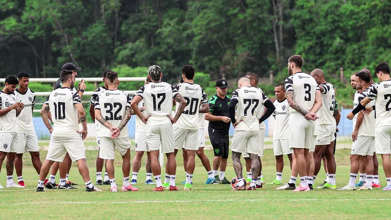 Bicolores conversam e trabalham para obter o melhor desempenho