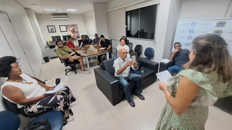 Jorge Vidal, ao centro, com turma do curso de oratória