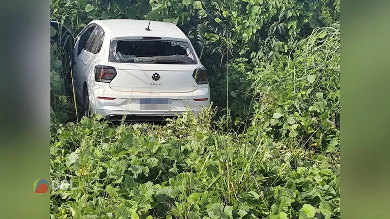 Os indivíduos fugiram, sendo perseguidos pela Guarnição Policial da Vila Sororó. Cerca de 10 quilômetros antes de chegar à vila, perderam o controle do veículo e se embrenharam em uma área de mata.