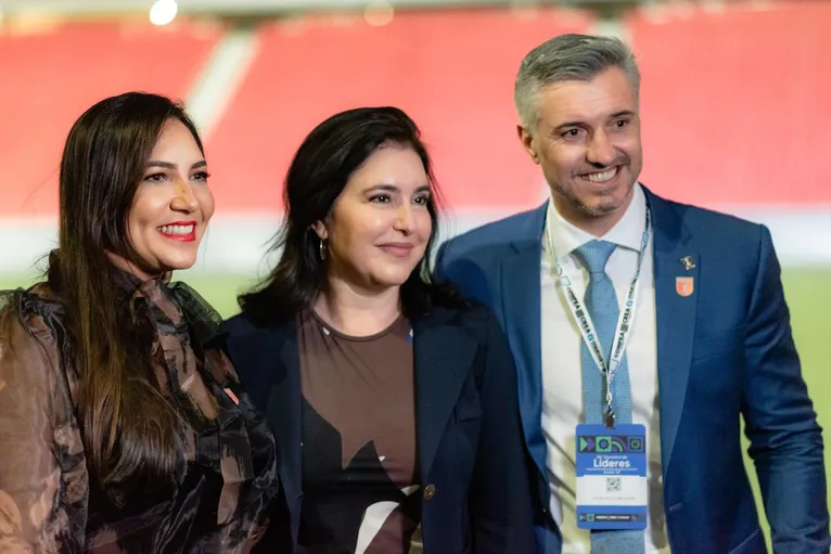 Presidente do CREA-PA, Adriana Falconeri; Ministra de Planejamento e Orçamento, Simone Tebet; e Presidente do CONFEA, Vinicius Marchese.