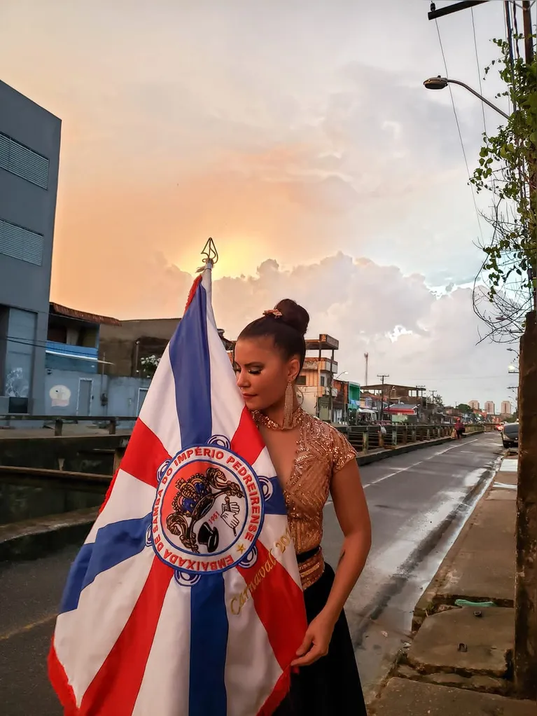 Amor pela pedreira: "Me sinto uma pessoa de muita sorte por ter a oportunidade de carregar e defender o pavilhão da Embaixada".