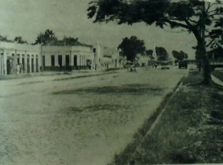 Avenida Pedro Miranda, na década de 1960: imagem do livro "Belém: estudo da geografia urbana", de Antonio Rocha Penteado (1968).