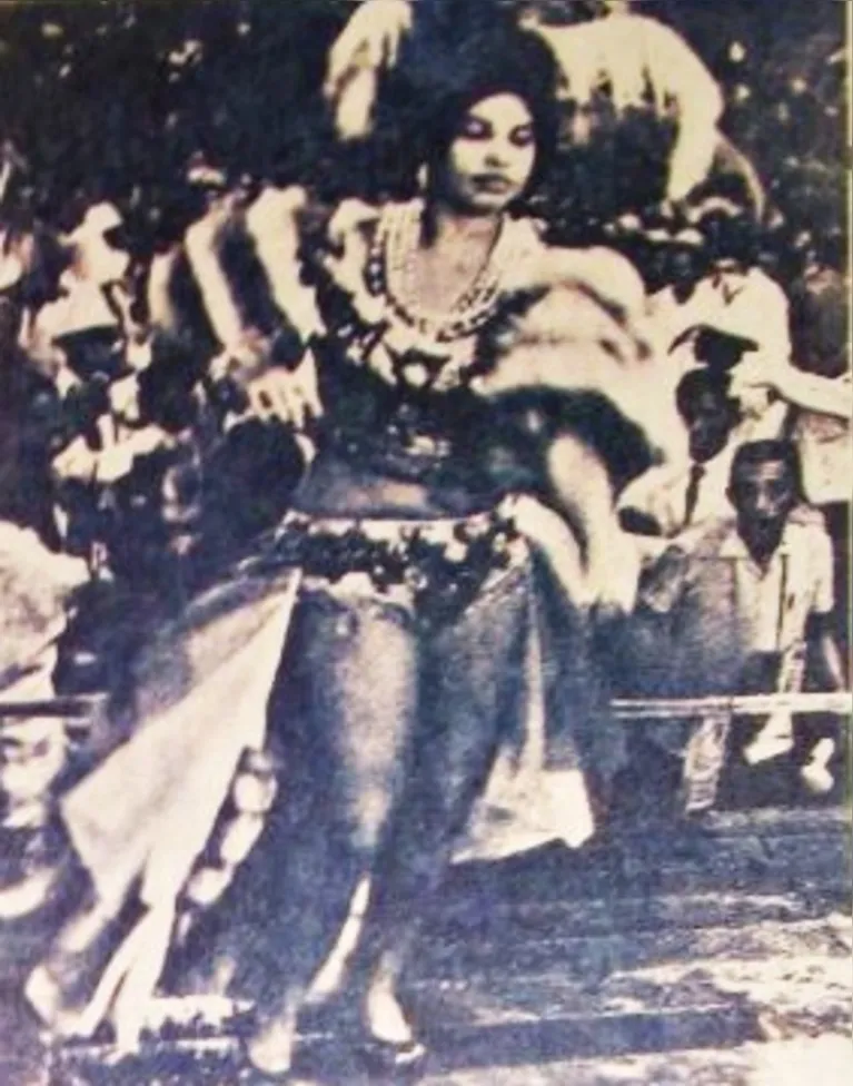 Marlene Nogueira, sambista popularmente conhecida na Pedreira como "Parangolé do Samba", por volta da década de 1950.