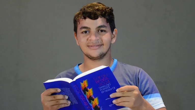 Daniel Rodrigues, jovem poeta marabaense que está prestes a lançar seu primeiro livro.