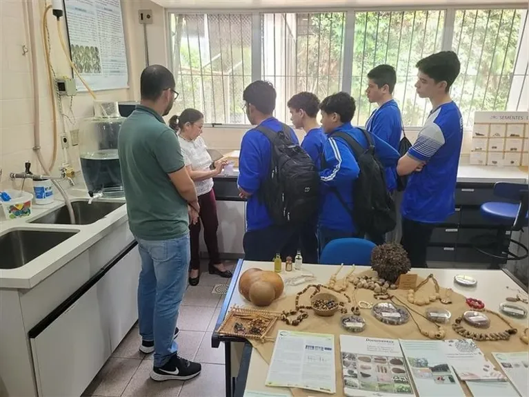 Alunos do SESI desenvolvem projeto sobre jambu na microgravidade