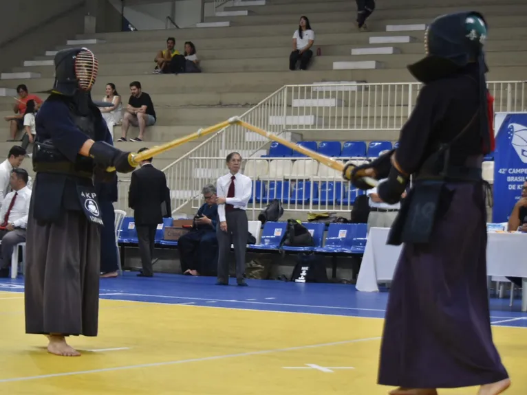 Atletas em ação durante o Campeonato Brasileiro de Kendo.