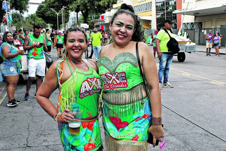 Bloco levou os apreciadores do Axé “raiz” para curtir nas ruas de Belém, neste domingo.