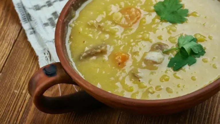 Sopa de ervilha tradicional.