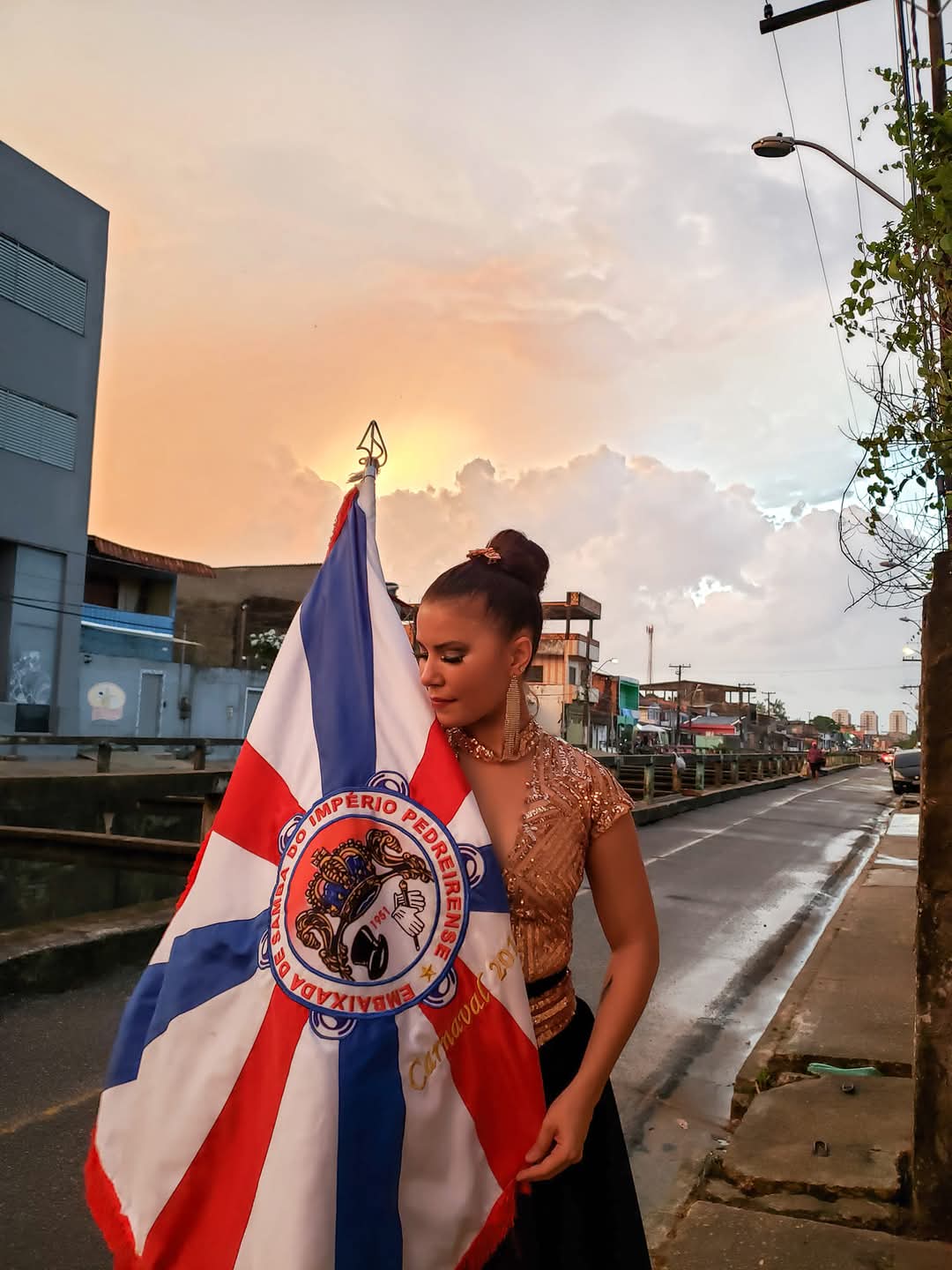 Amor pela pedreira: "Me sinto uma pessoa de muita sorte por ter a oportunidade de carregar e defender o pavilhão da Embaixada".