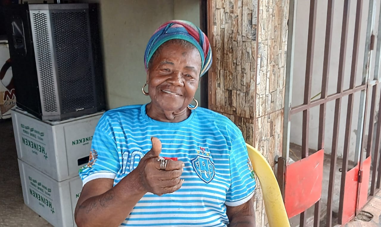 Dona Anastácia, como é conhecida Nilza Sacramento Corrêa. Parte da história do carnaval do bairro tem a participação dela com o saudoso "Unidos da Pedreira"
