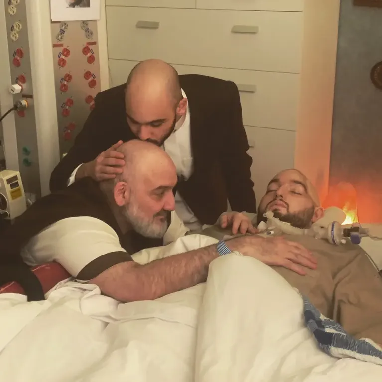 Conheça o ‘príncipe adormecido’ que vive em coma há 20 anos
