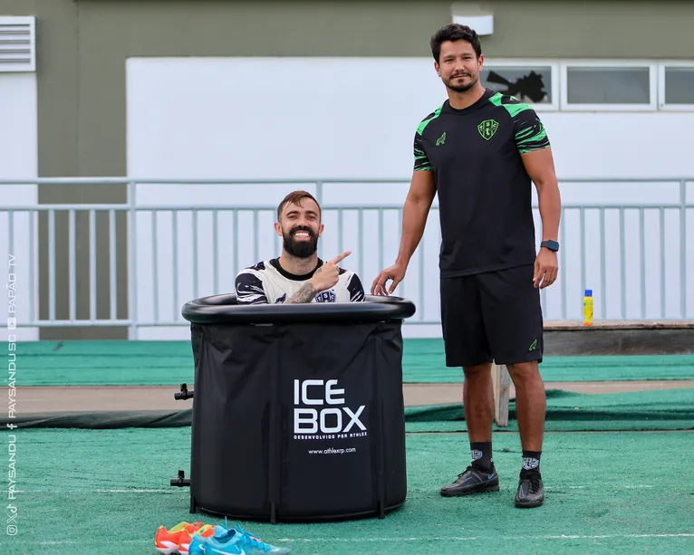 Matheus Vargas ao lado de Renan Lima