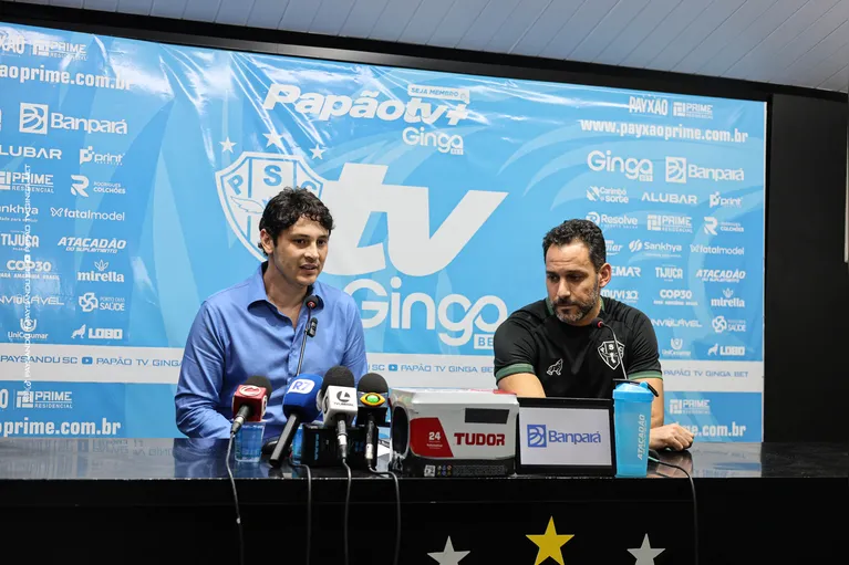 O Paysandu busca um novo treinador para reverter a situação na Série B do Campeonato Brasileiro.