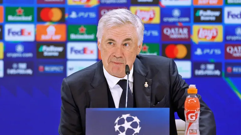 Ancelotti é o único treinador na história a ter 4 jogadores vencendo a Bola de Ouro sendo treinados por ele: Shevchenko, Kaká, Cristiano Ronaldo e Benzema.