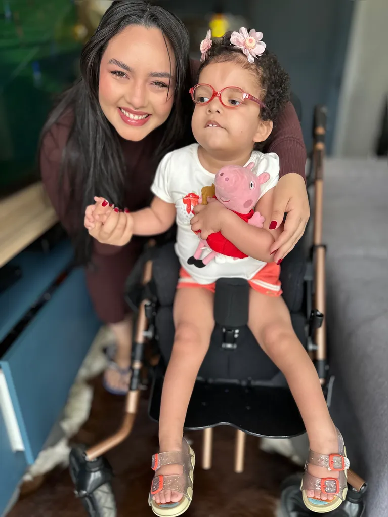 Danthellen é mãe de Paola, que tem Síndrome de Noonan.