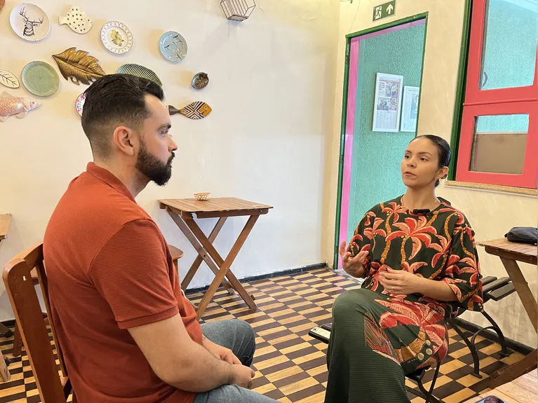 A nutricionista Jamile Barros orienta acerca da importância de acompanhamento profissional durante a transição para uma alimentação vegana