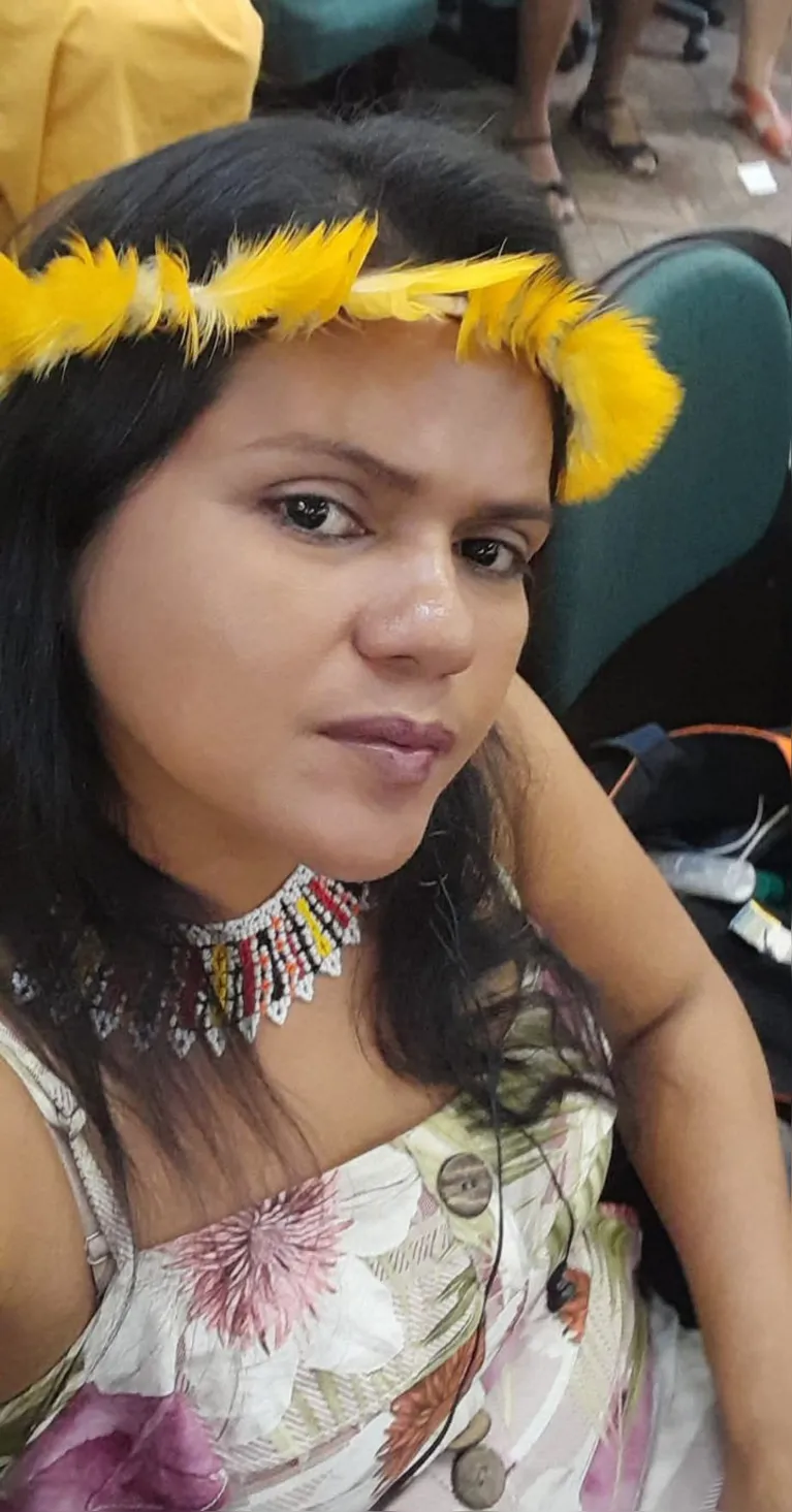 Empreendedora de arte gráfica, Jomara Tembé vê como fundamentais espaços que valorizem a produção autoral indígena.