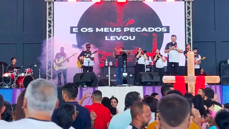 Pregação, orações, louvores fizeram parte do evento nesta sexta-feira (18) da Paixão