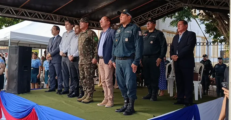 Autoridades civis e militares foram condecoradas durante o evento