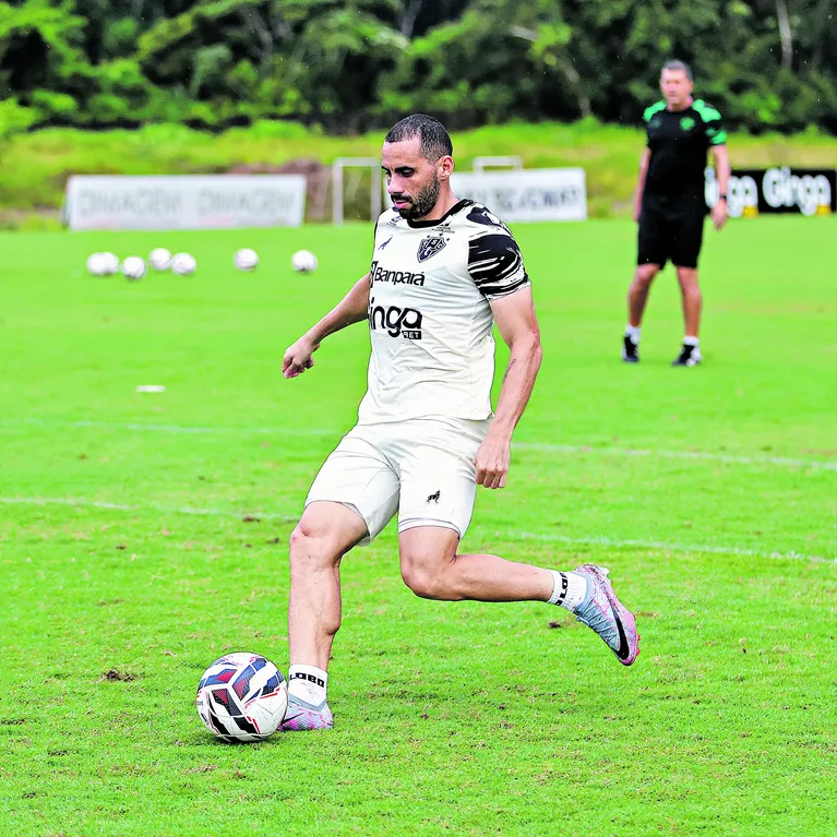 O volante vê o time jogando bem, apesar das derrotas em sequência