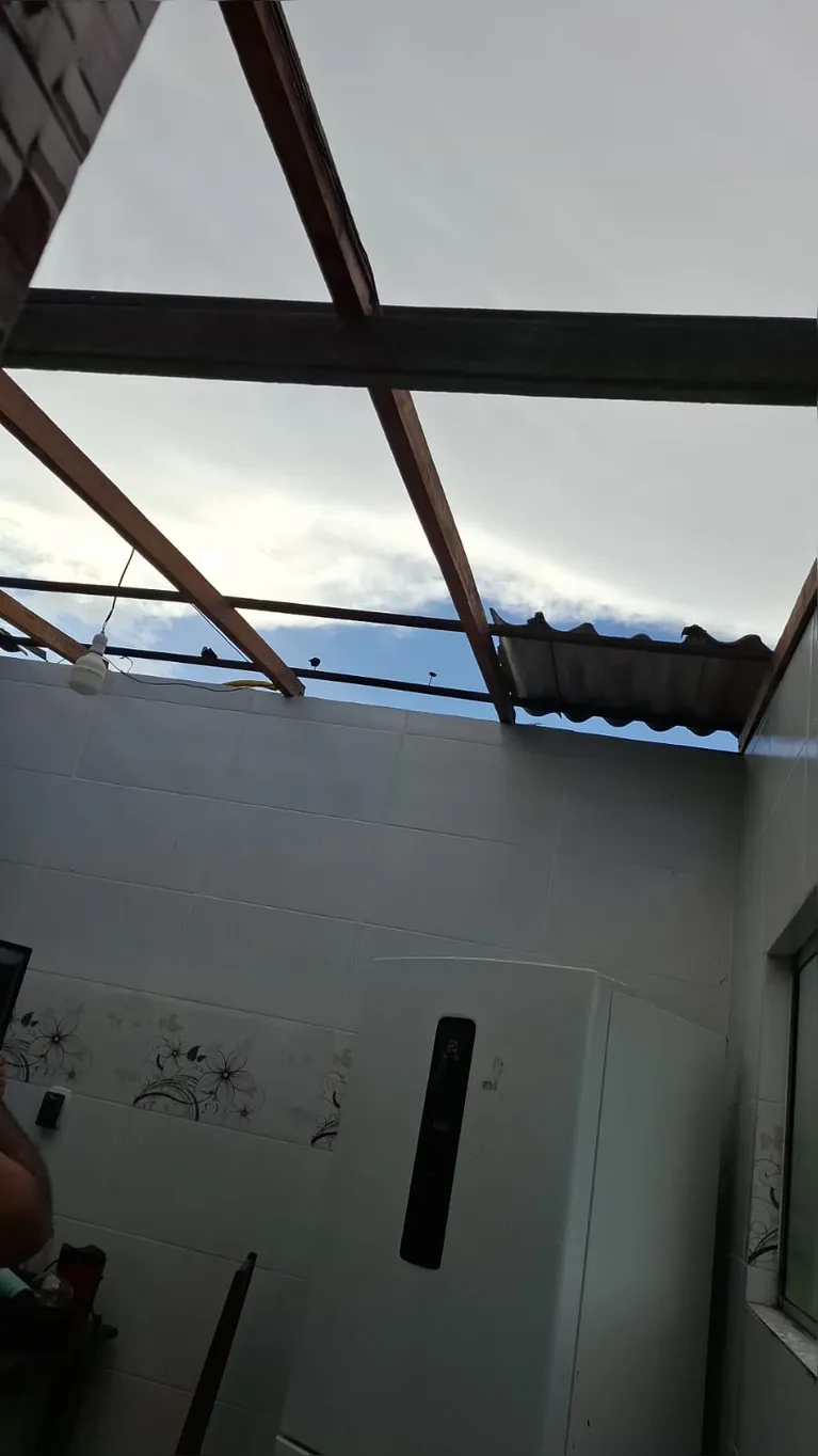 Ventania destelha casas em Mosqueiro e causa prejuízos