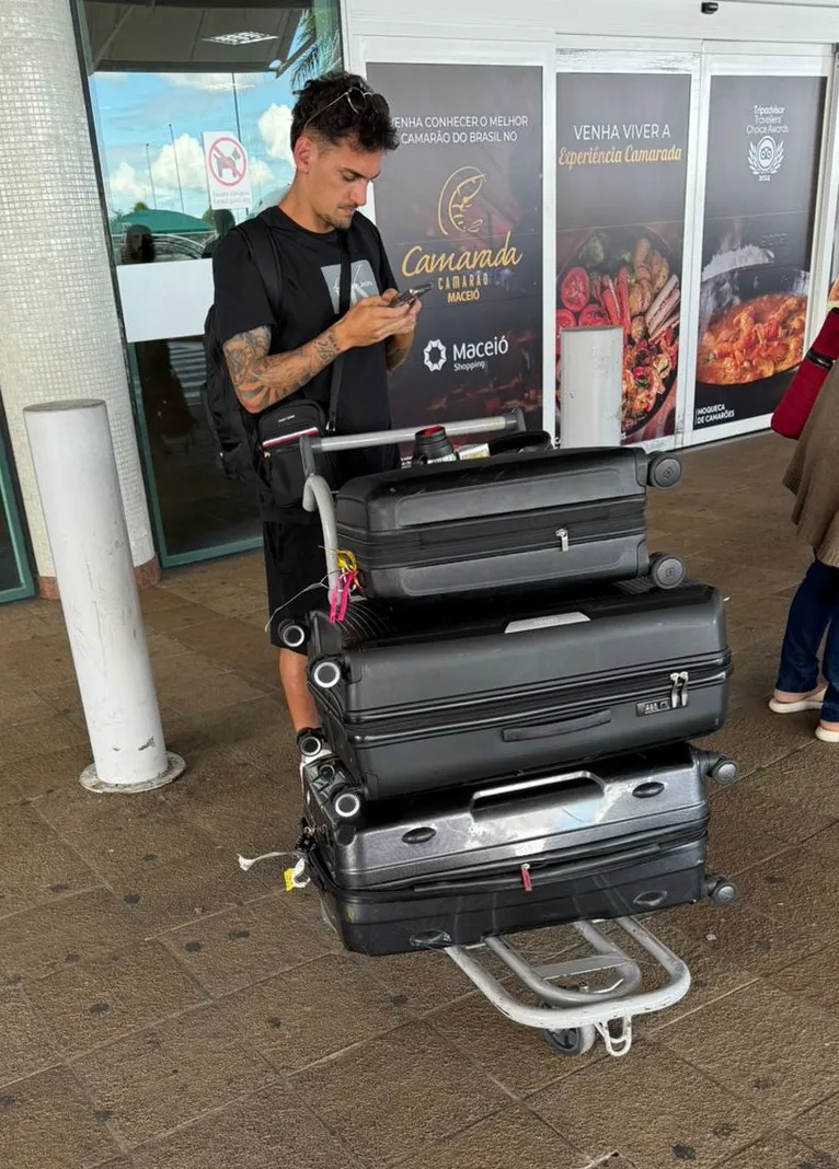 Torcedor fez foto do chileno no aeroporto de Maceió