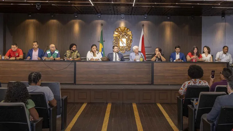 O deputado Dirceu Ten Caten (PT) presidiu a audiência no auditório da Alepa.