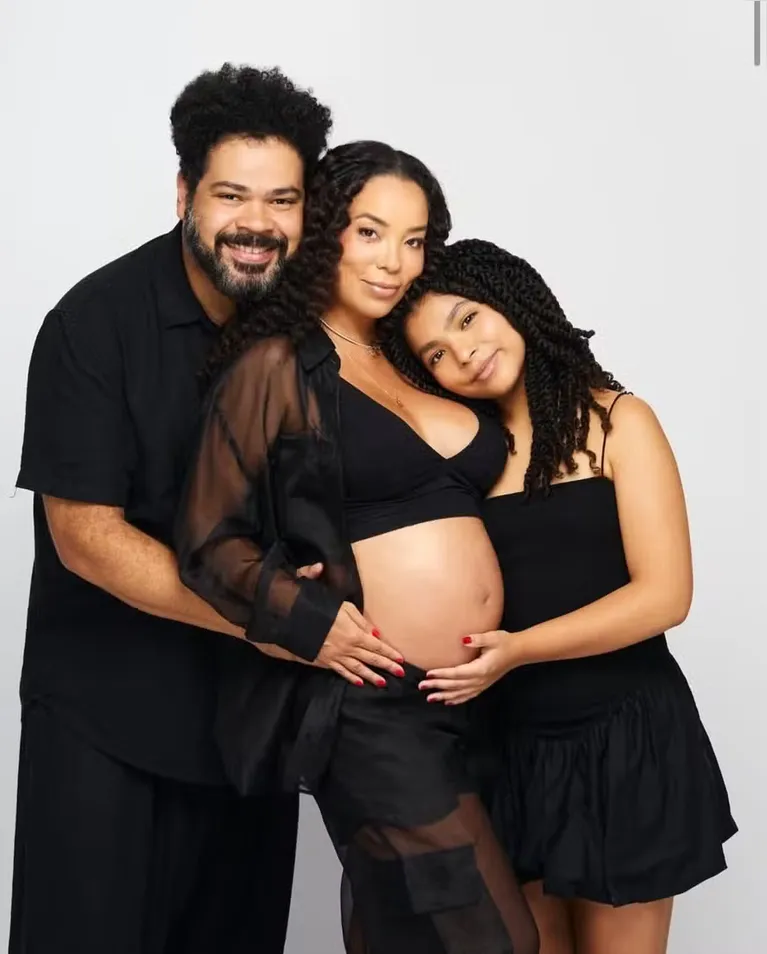Micheli Machado com o marido, o ator Robson Nunes, e a filha de 13 anos do casal.