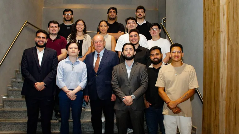 O deputado Martinho Carmona (MDB) com a Federação Paraense de eSports.