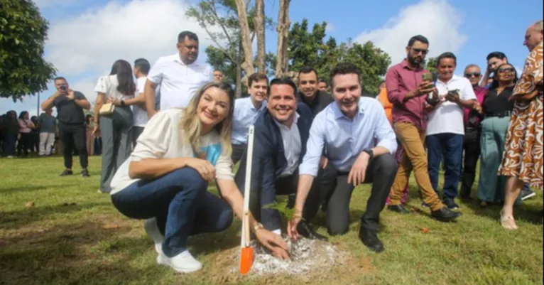 40 mudas de árvores foram plantadas.