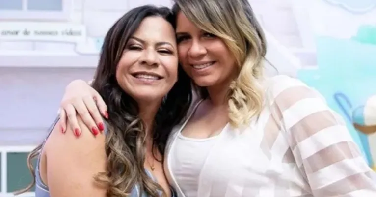 Dona Ruth mata a saudade da filha ouvindo e assistindo vídeos da filha