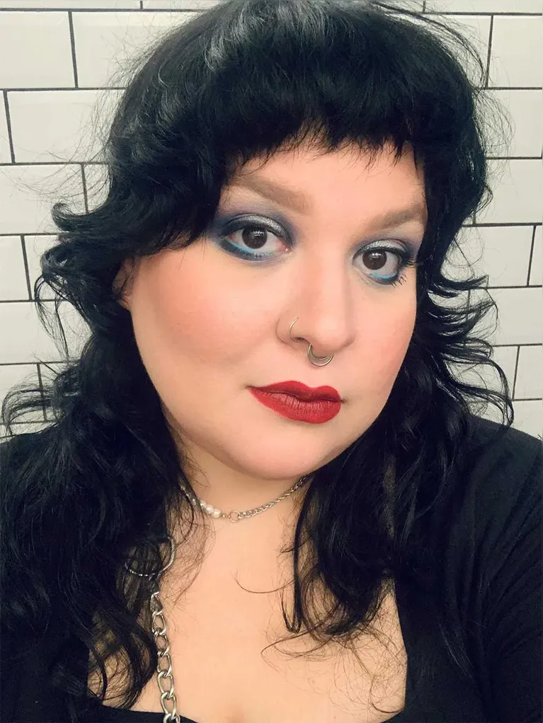 Mia Gonçalves, DJ e produtora paraense, celebra o World Goth Day como símbolo de pertencimento e resistência na cena alternativa