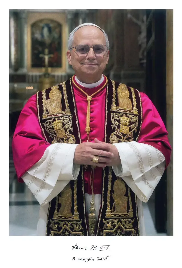 Santa Sé divulga foto oficial do Papa Leão XIV; Veja!