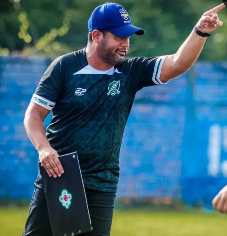 Silvio Figueiras, treinador do sub-15