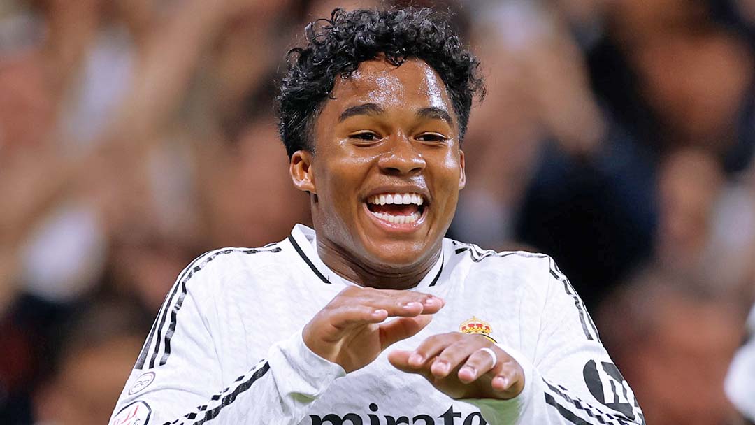 Brasileiro disputa com atacante do Barcelona