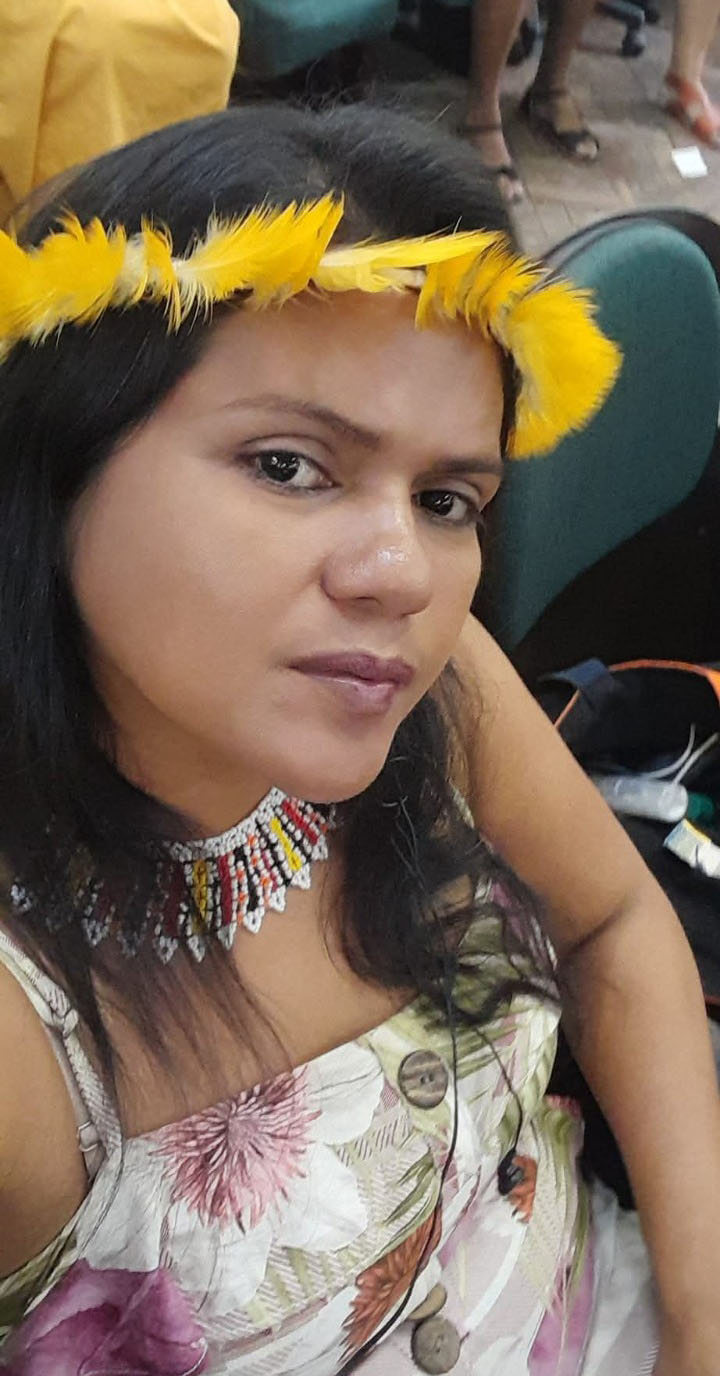 Empreendedora de arte gráfica, Jomara Tembé vê como fundamentais espaços que valorizem a produção autoral indígena.