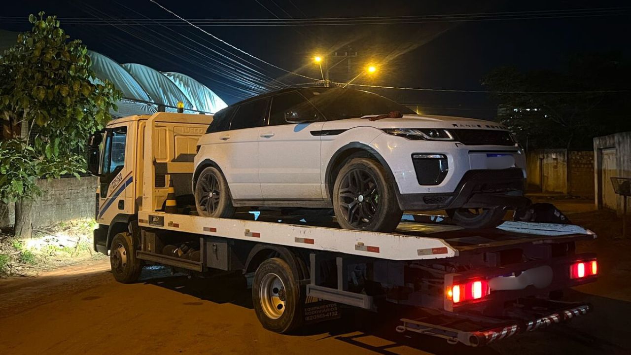 Foi encontrada um Range Rover Evoque que possuía sinais de adulteração e registro de roubo.