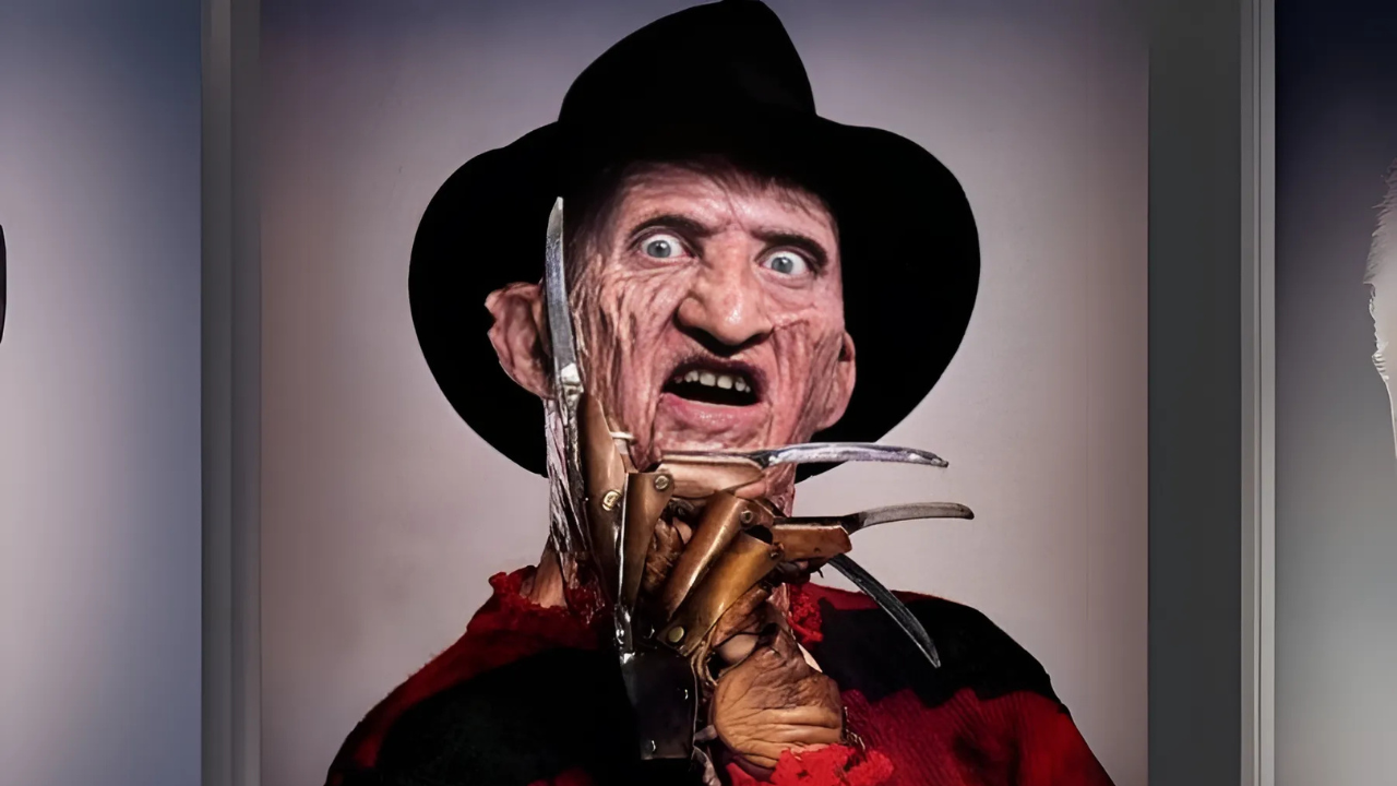 Freddy Krueger, personagem da série de filmes A Hora do Pesadelo, dos anos 80, onde ele atacava e matava as pessoas dentro dos pesadelos