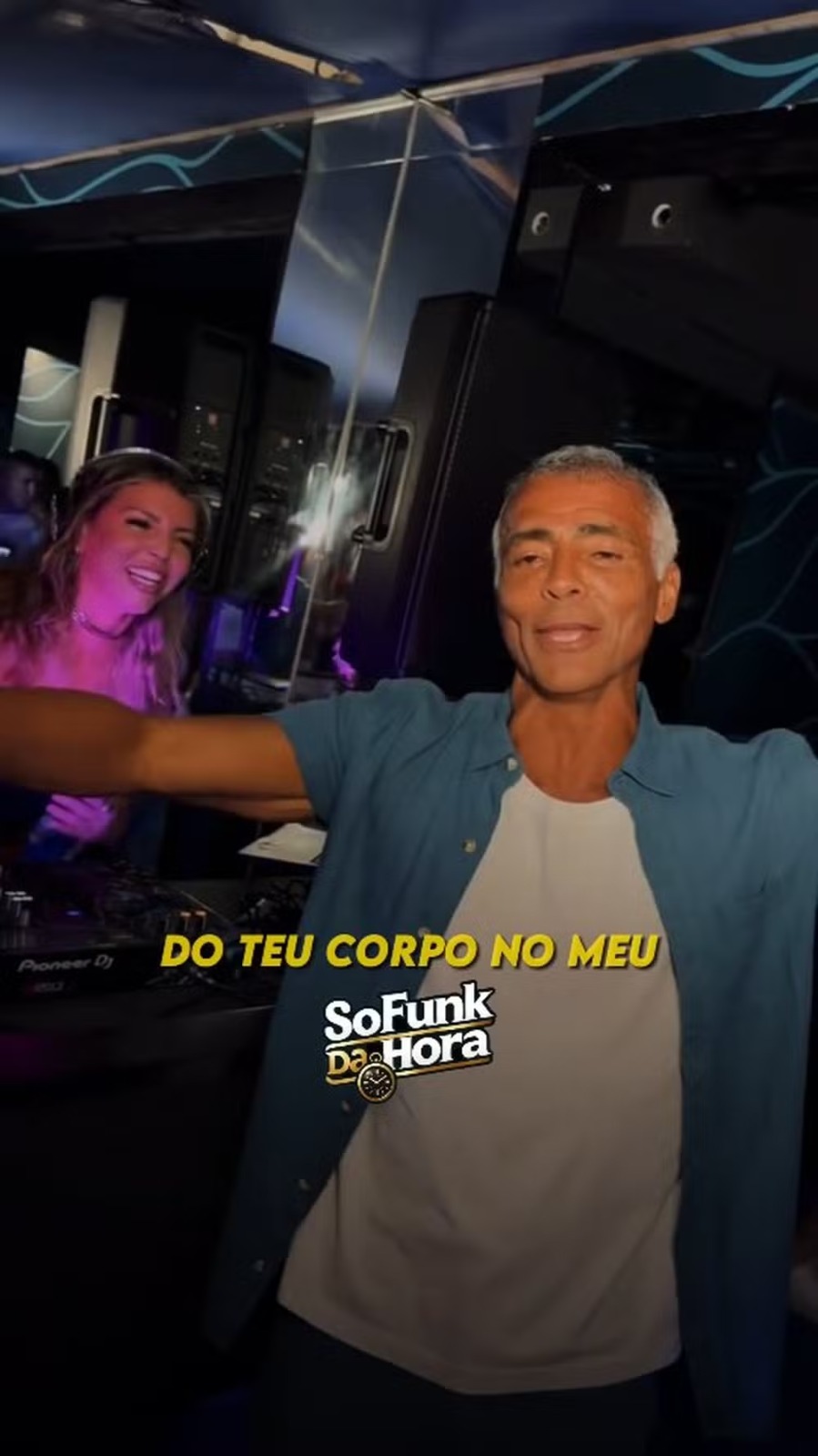 Romário curte noite sem a namorada