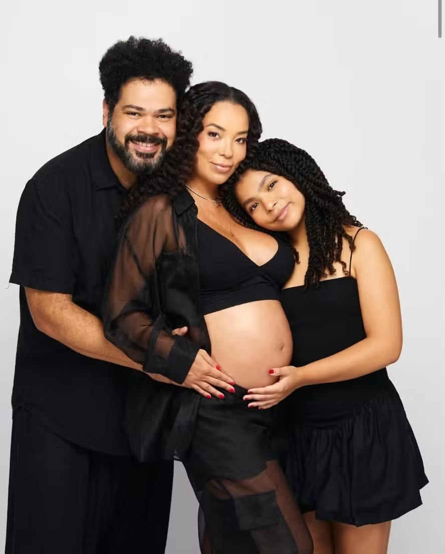 Micheli Machado com o marido, o ator Robson Nunes, e a filha de 13 anos do casal.