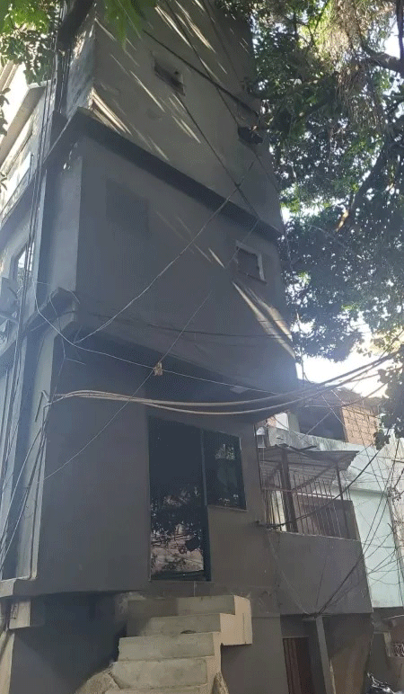 Prédio foi construído por membros da facção criminosa na Rocinha.